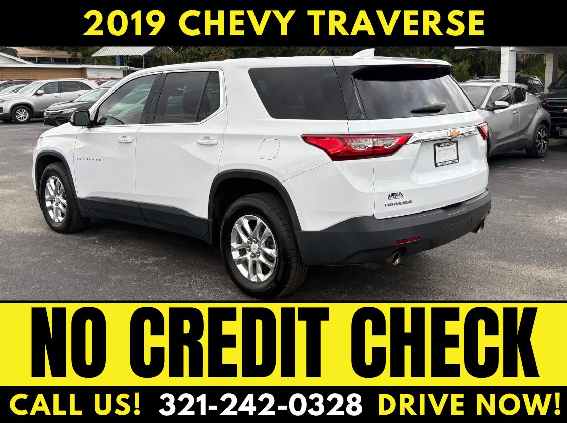 2019 CHEVY TRAVERSE 3RD ROW!- WE FINANCE! - NO CREDIT CHECK! - Image 4