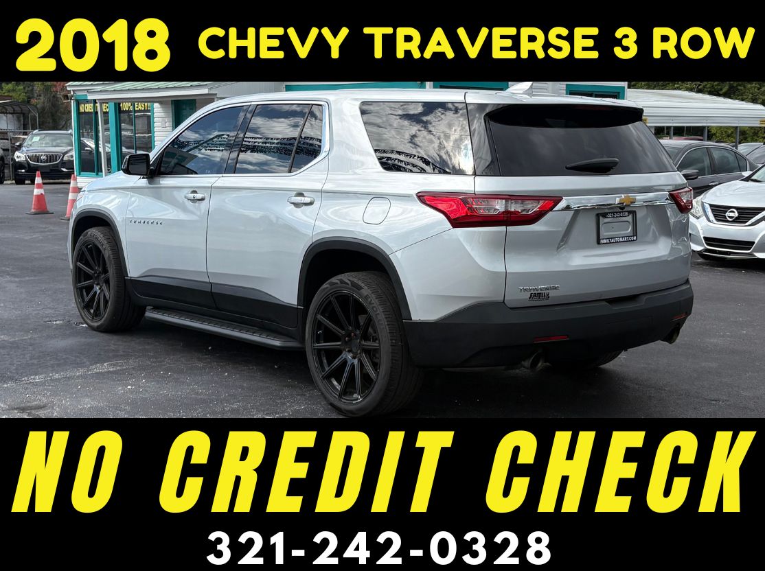 2018 CHEVY TRAVERSE LT 3 ROW - WE FINANCE NO CREDIT CHECK! - Image 4